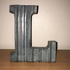 Letter “L” rustic wooden decoration